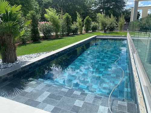 Aquilus Piscines et Spas Dardilly - Swimpool Piscines — Pisciniste à Lyon
