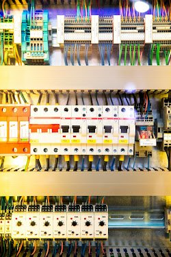 Électricien | Artisan | Domotique | Boussetta — Électricien à Lyon