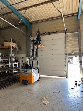 Expert Fermetures à Lyon - Rideaux Métalliques & Portes de Garage — Volet roulant à Lyon