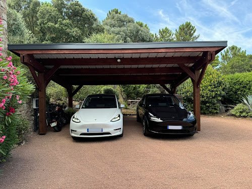 Carport solaire - Quantum Solis votre Installateur d'abris photovoltaïque — Panneaux solaires à Lyon
