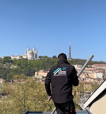 DOMAINE TOITURE à Lyon - Un savoir faire familial depuis 1983 — Charpentier à Lyon