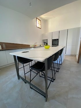 Le poseur installateur de cuisine — Plaquiste à Marseille