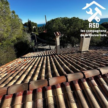 Les compagnons de la couverture - Couvreur et charpentier à Marseille — Couvreur à Marseille