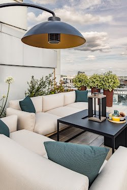Terrasse et Jardin de Paris — Le Marais — Jardinier à Paris