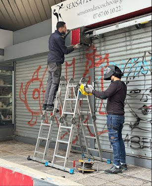 EM Dépannage et réparation rideaux métalliques, volets roulants et portes sectionnelles à Paris - Île de France — Volet roulant à Paris
