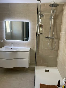 Compagnon carreleur Paris - rénovation de salle de bains et d’appartements — Plaquiste à Paris