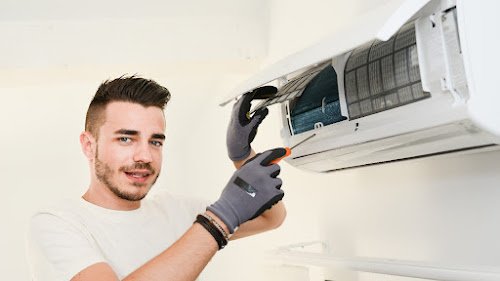 Lyon Solaire Clim Chauffage | Pompe à chaleur & Rénovation globale | Photovoltaïque — Chauffagiste à Lyon