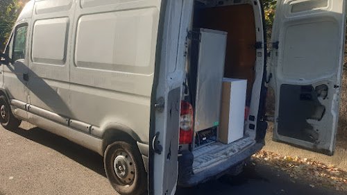 BY DEMENAGEMENT LYON - TRANSPORT - UTILITAIRE AVEC CHAUFFEUR — Déménageur à Lyon