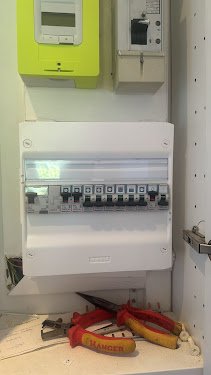 AJ services electricien paris — Électricien à Paris